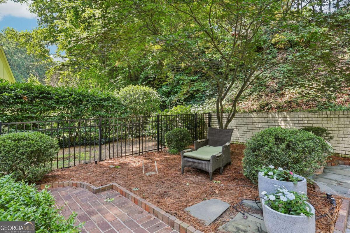 1382 W Wesley Road NW