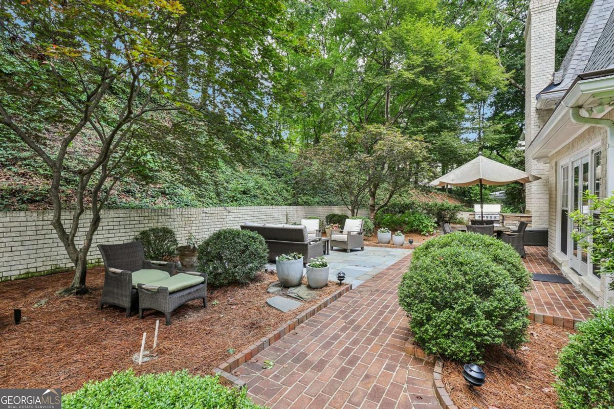 1382 W Wesley Road NW