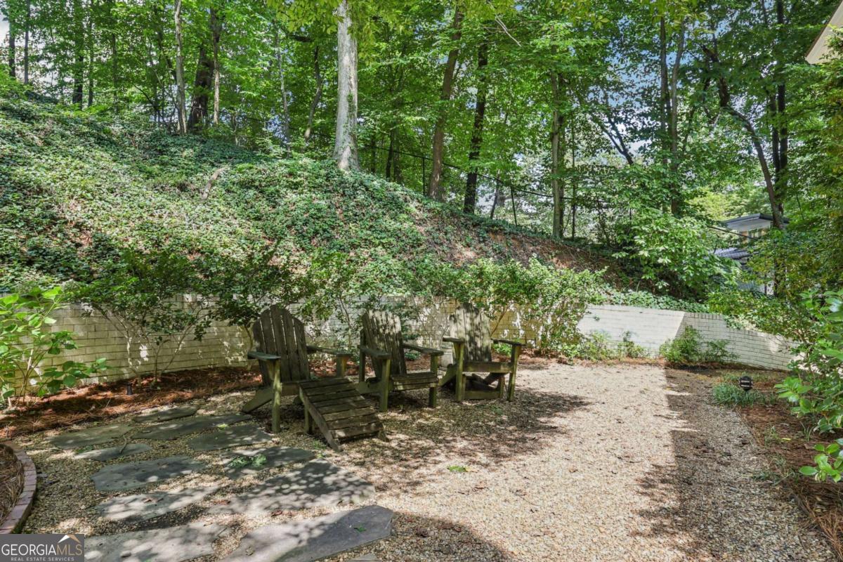 1382 W Wesley Road NW