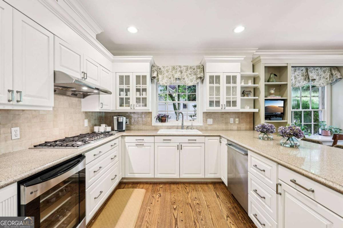 1382 W Wesley Road NW