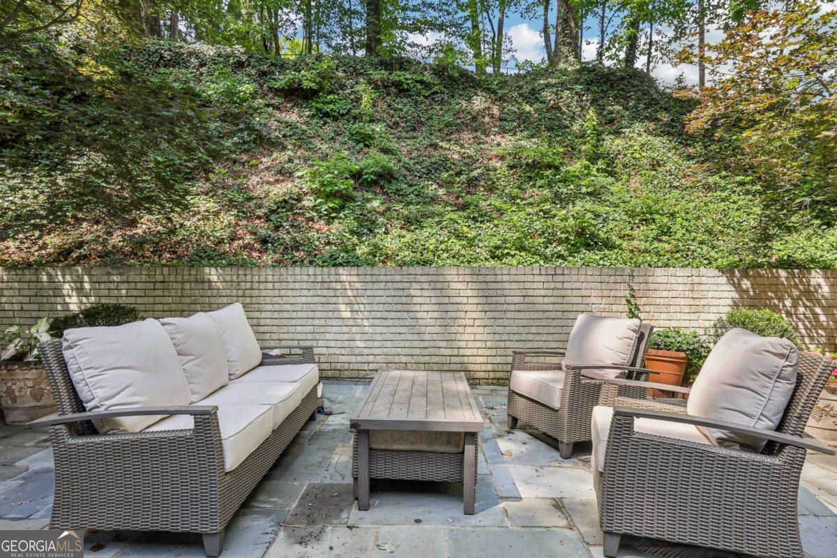 1382 W Wesley Road NW