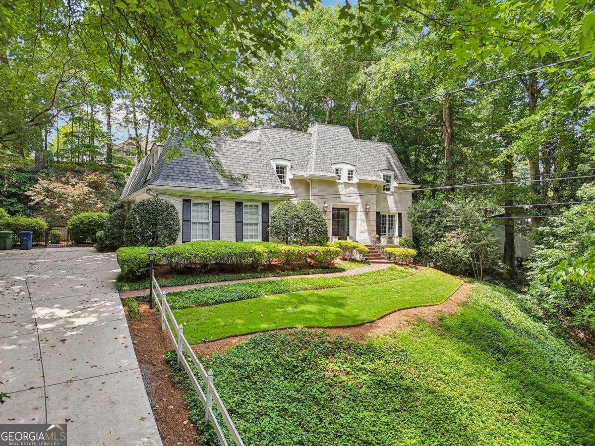 1382 W Wesley Road NW