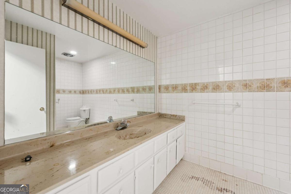 7080 Riverside Drive