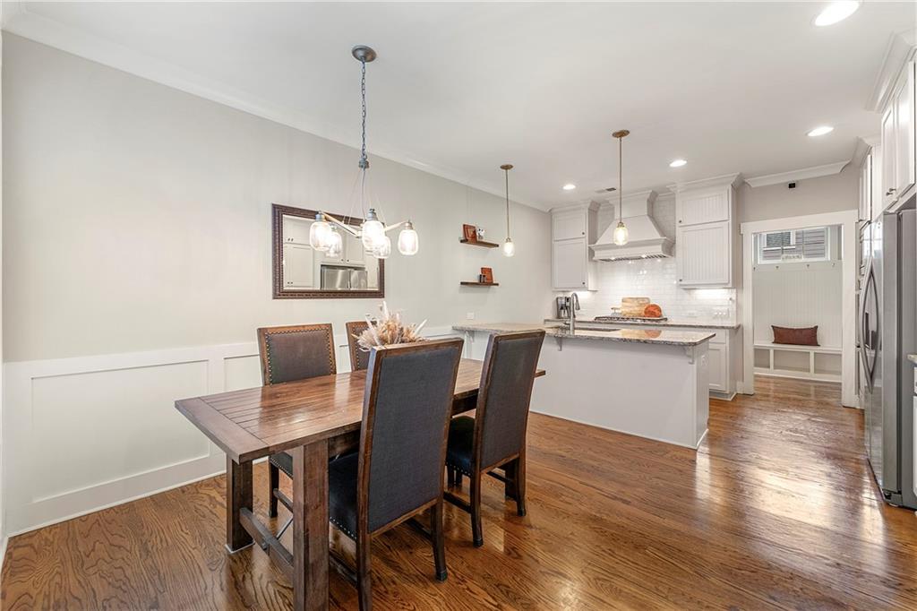 1817 Cromwell Walk