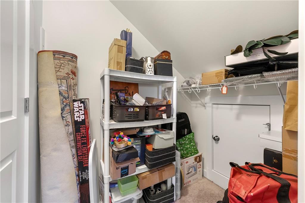 1817 Cromwell Walk