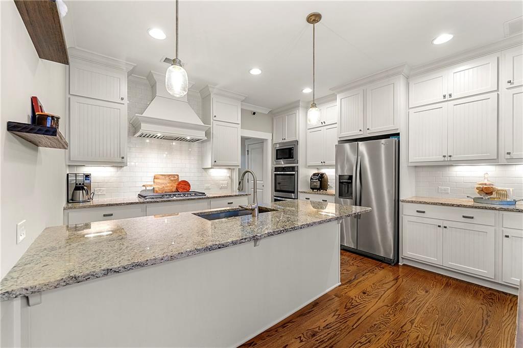 1817 Cromwell Walk