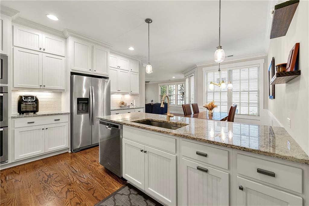 1817 Cromwell Walk