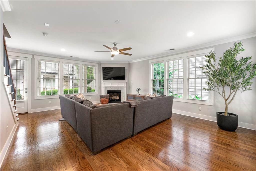 1817 Cromwell Walk