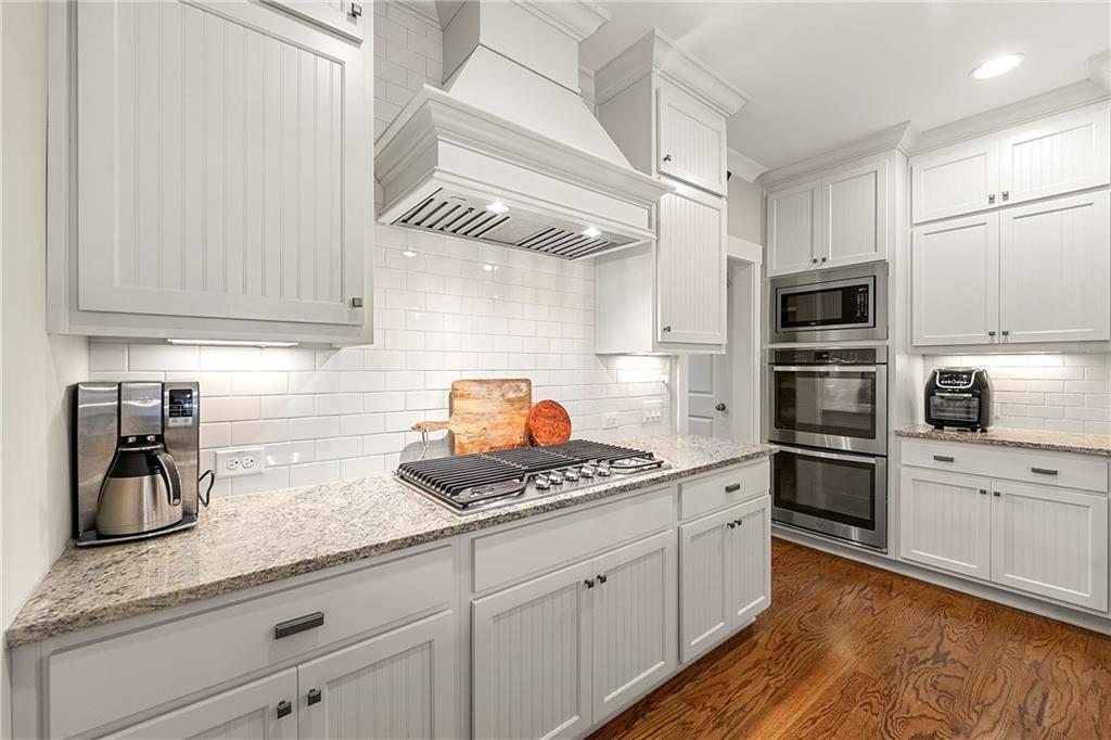 1817 Cromwell Walk