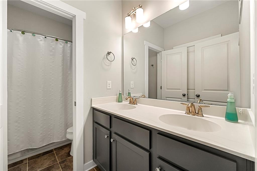 1817 Cromwell Walk