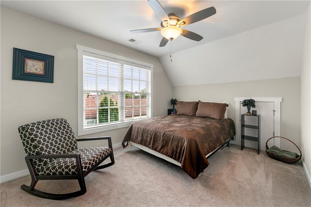 1817 Cromwell Walk