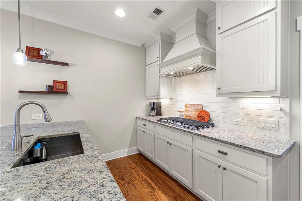 1817 Cromwell Walk