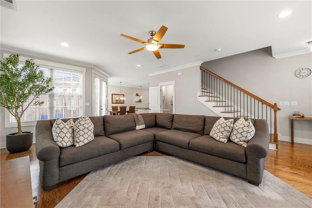 1817 Cromwell Walk
