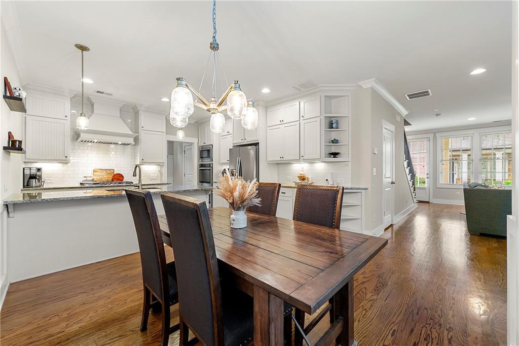 1817 Cromwell Walk