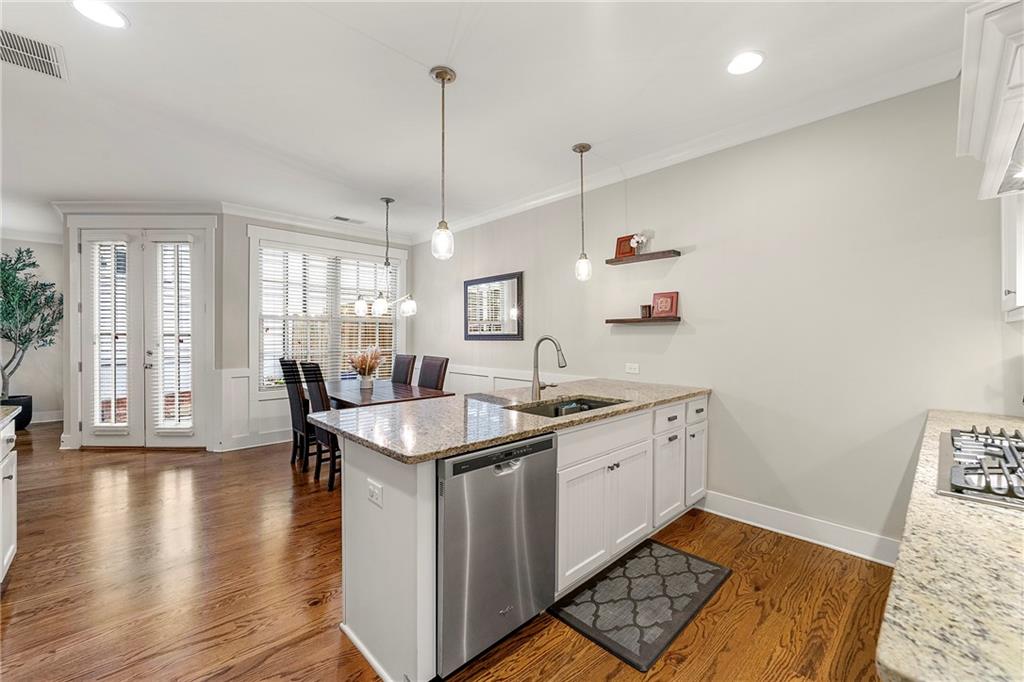 1817 Cromwell Walk