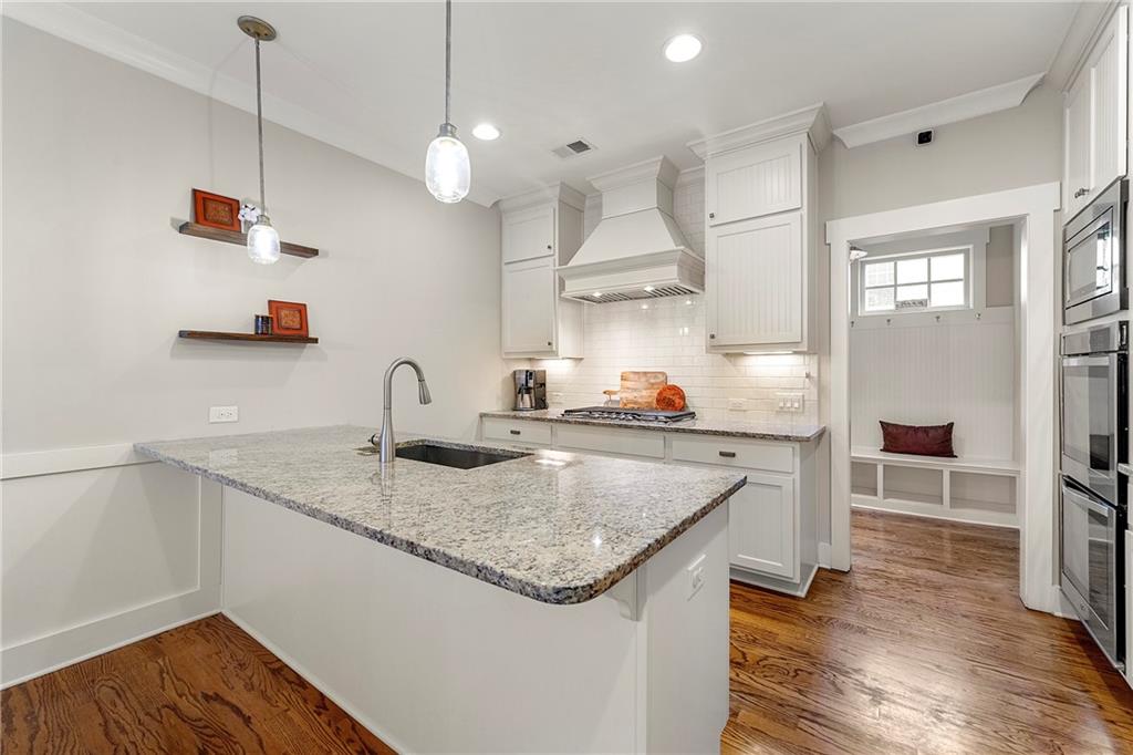 1817 Cromwell Walk