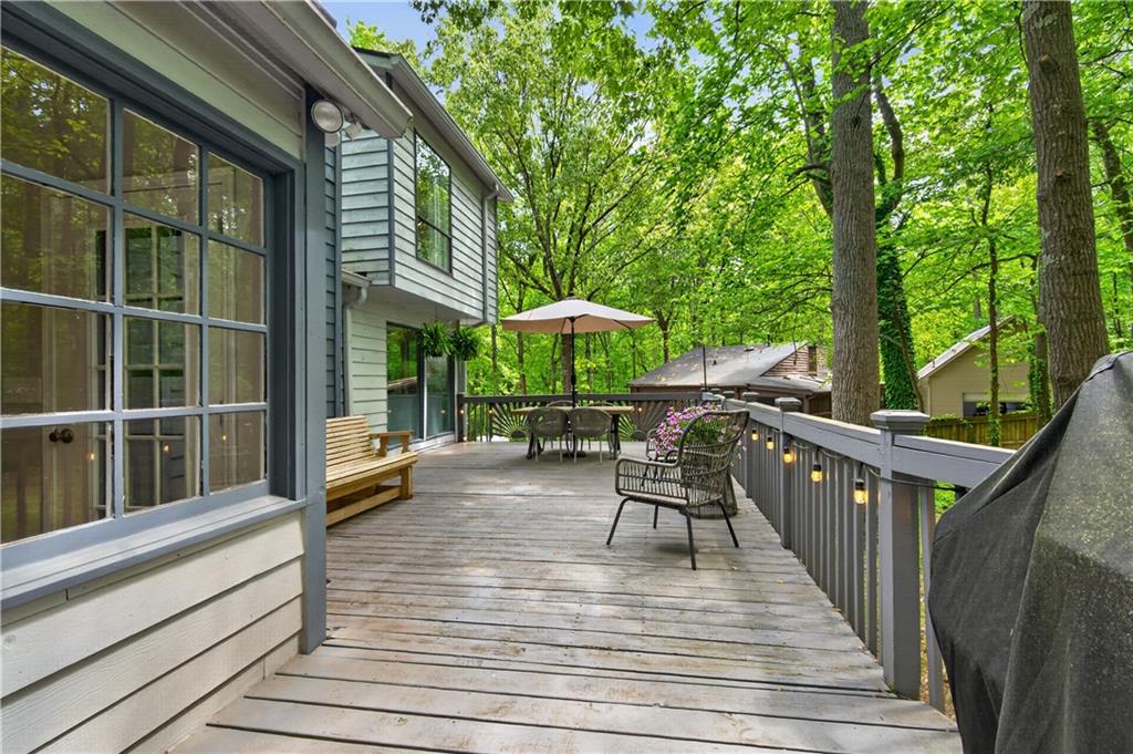 226 Watkins Glen Drive NE