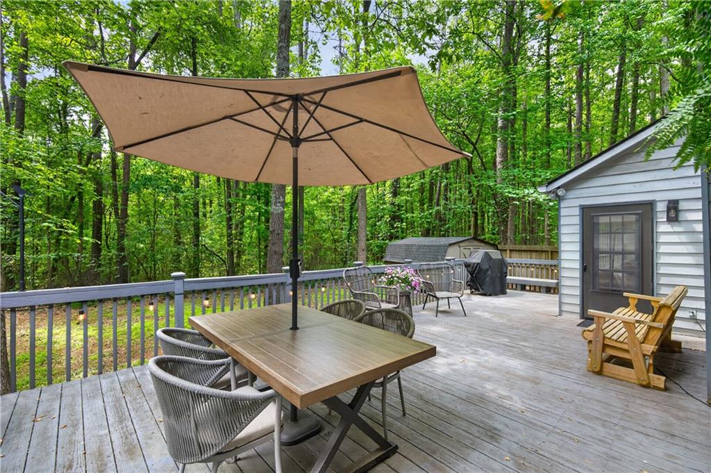 226 Watkins Glen Drive NE