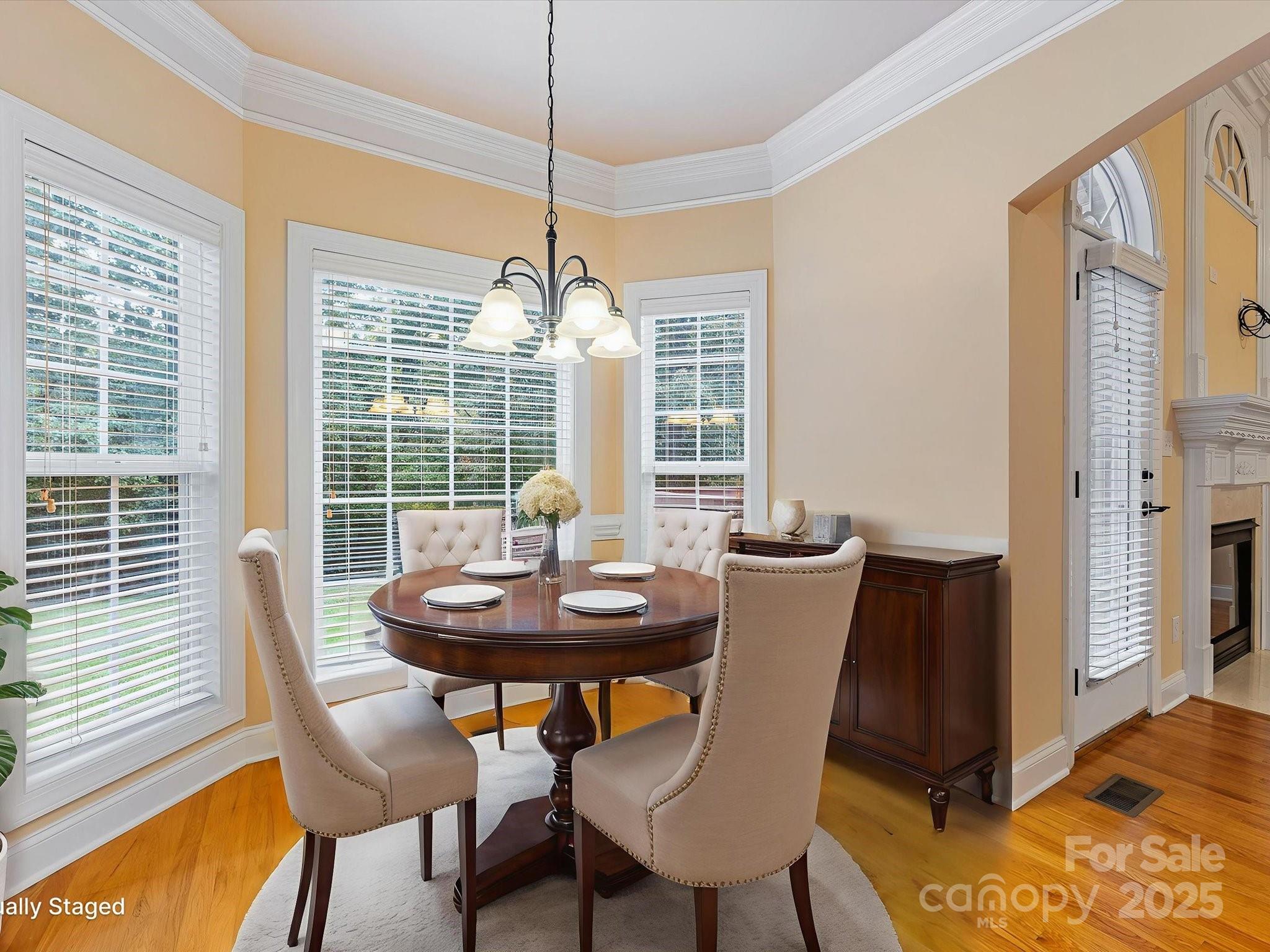 5060 Cramer Woods Drive