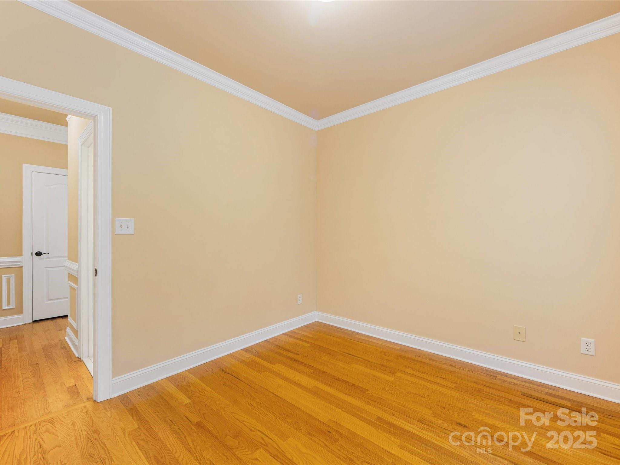 5060 Cramer Woods Drive