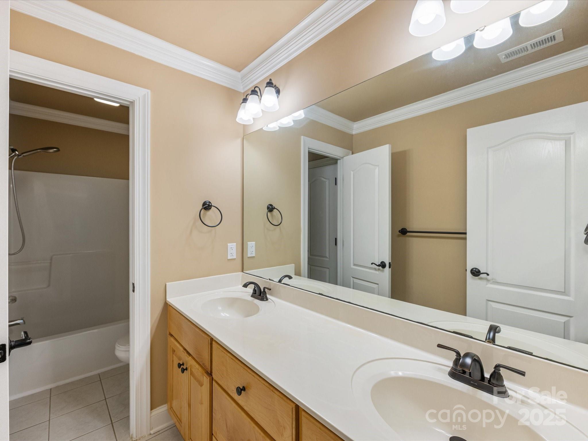 5060 Cramer Woods Drive