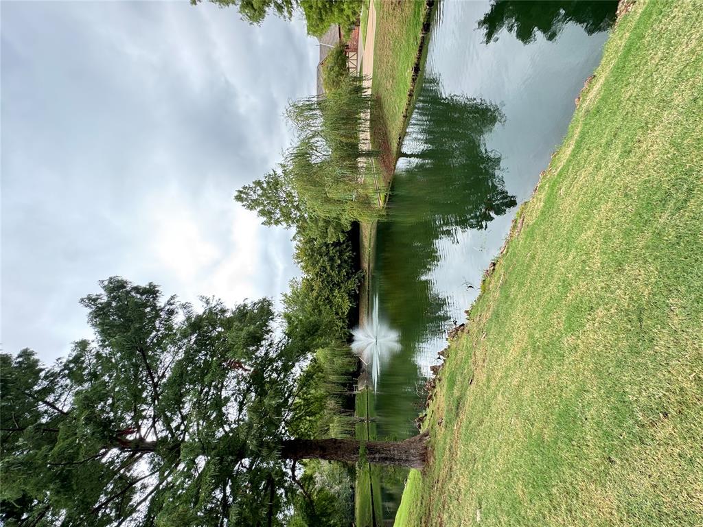909 Villas Creek Drive
