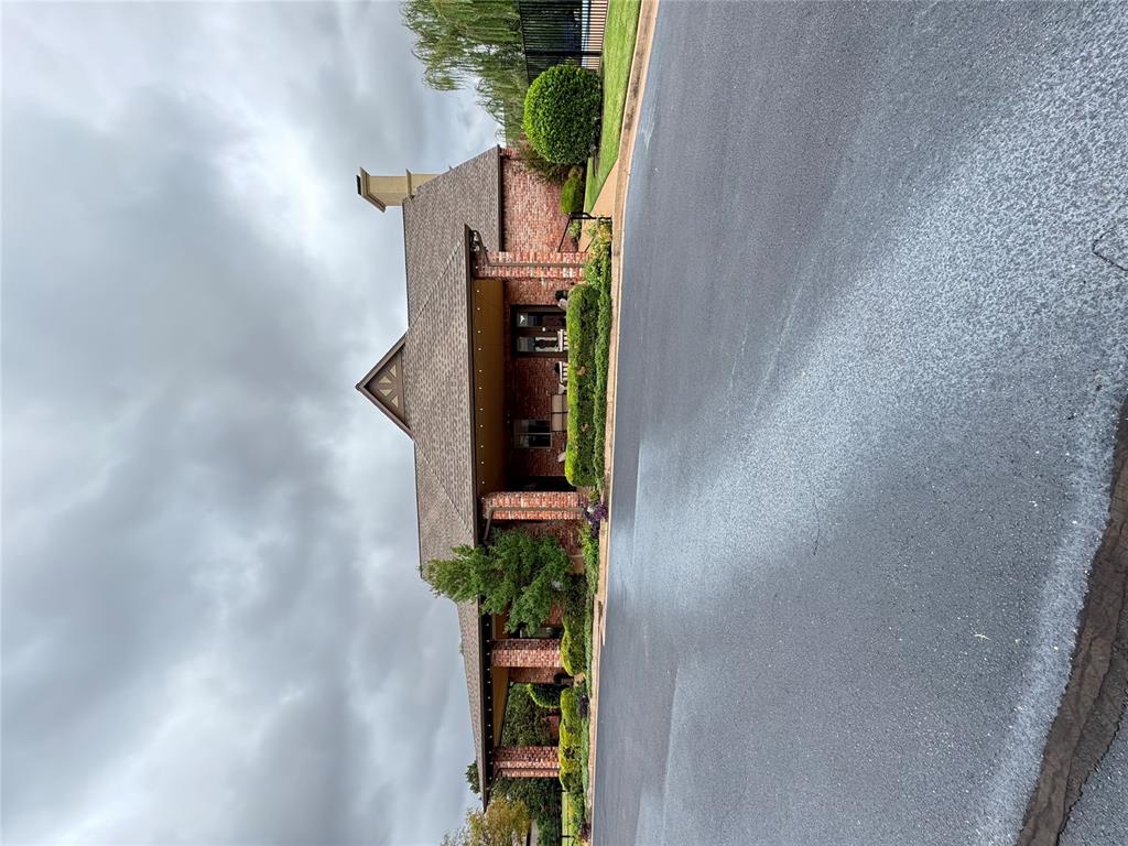 909 Villas Creek Drive