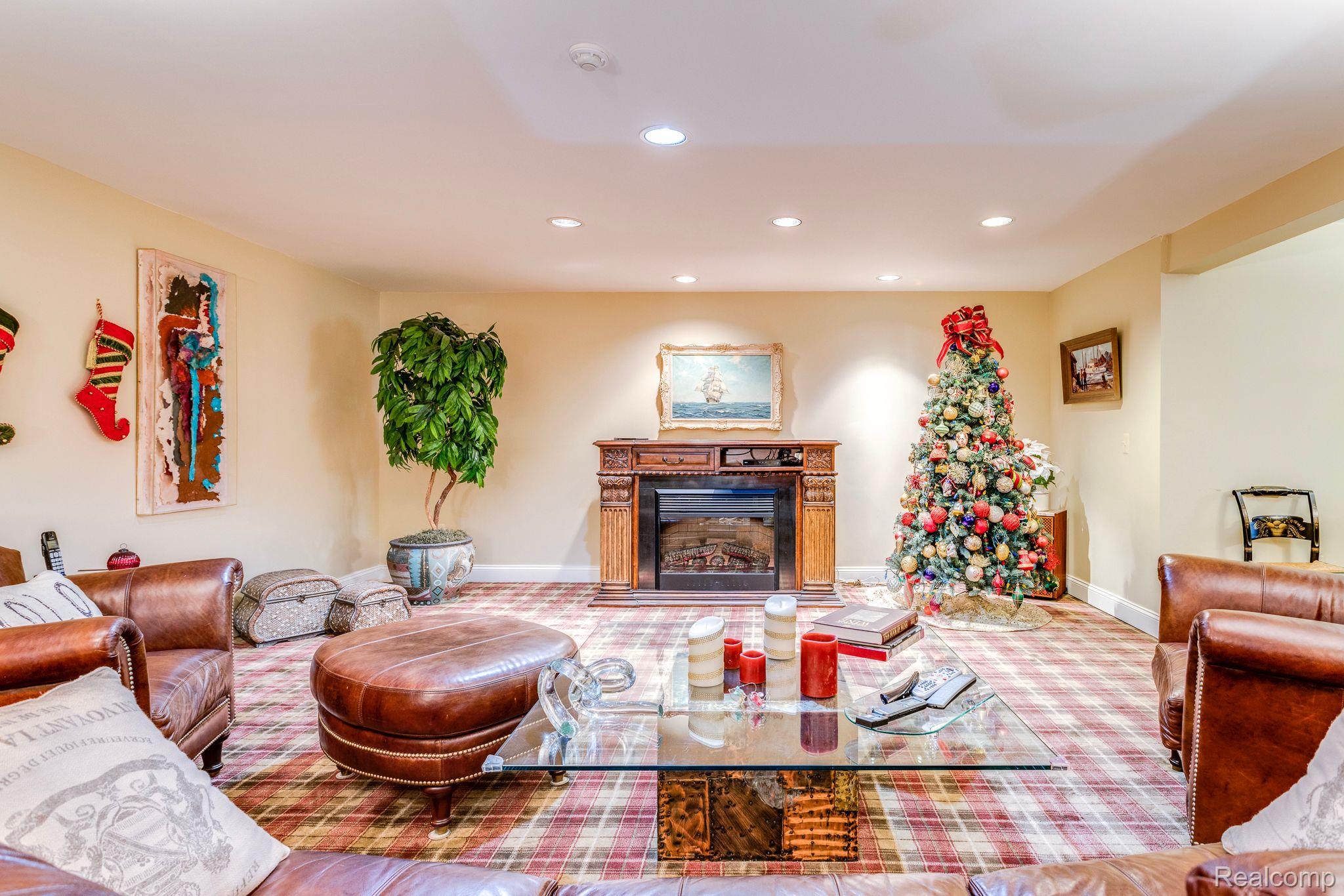 1500 EDISON SHORES Place 34