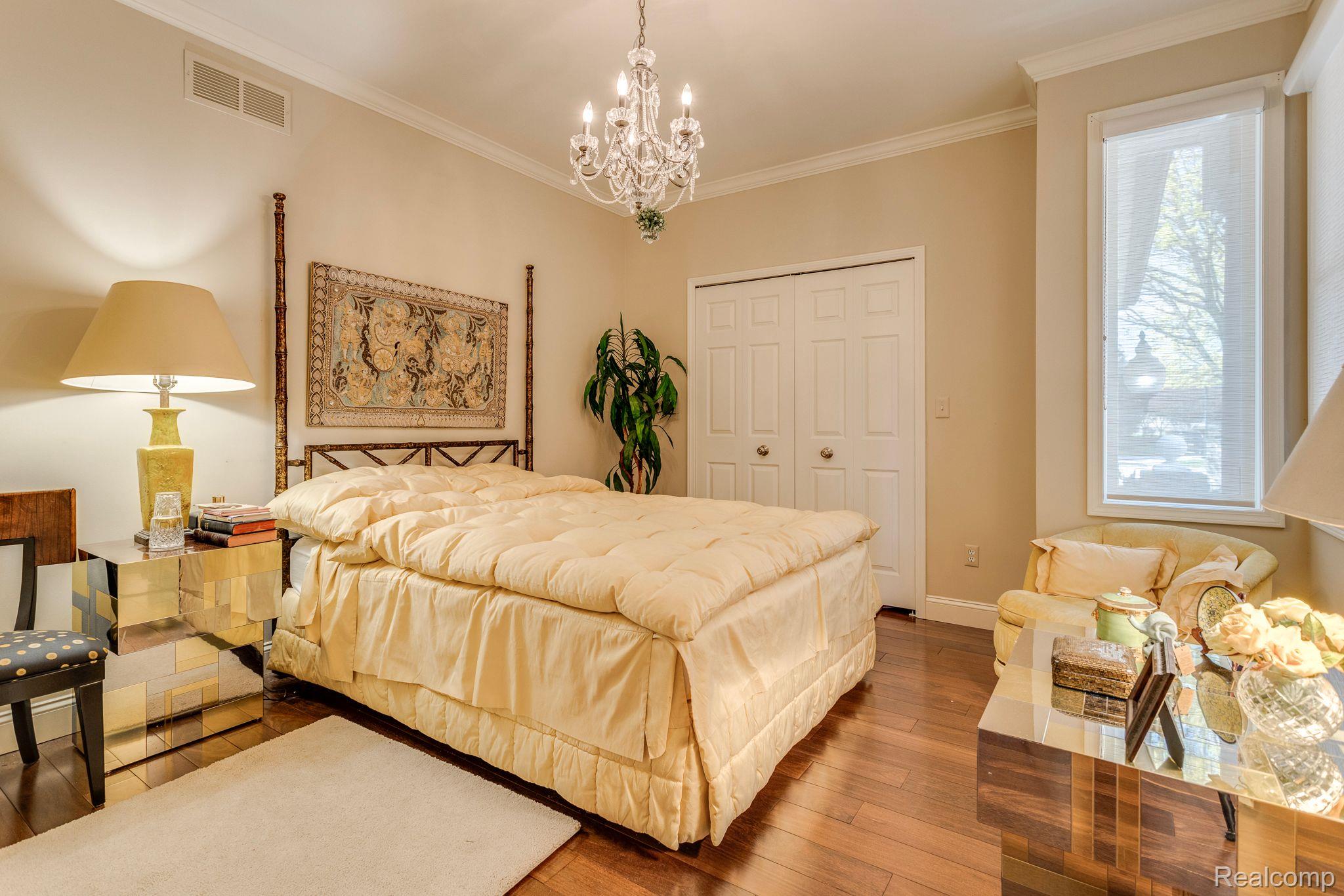 1500 EDISON SHORES Place 34