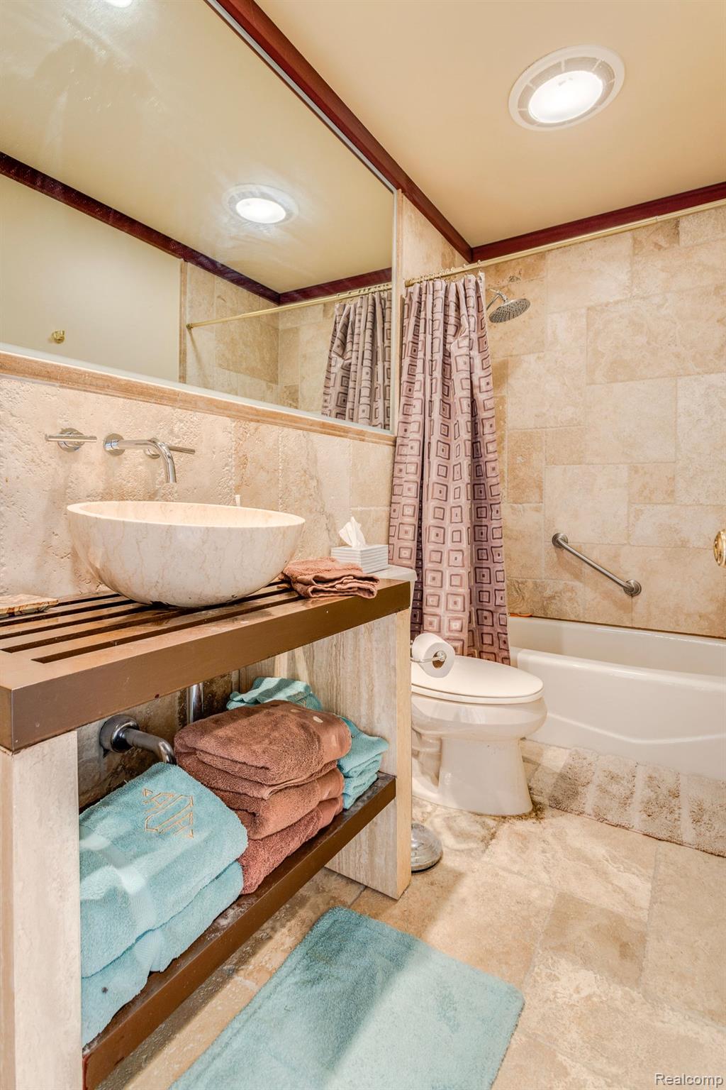 1500 EDISON SHORES Place 34