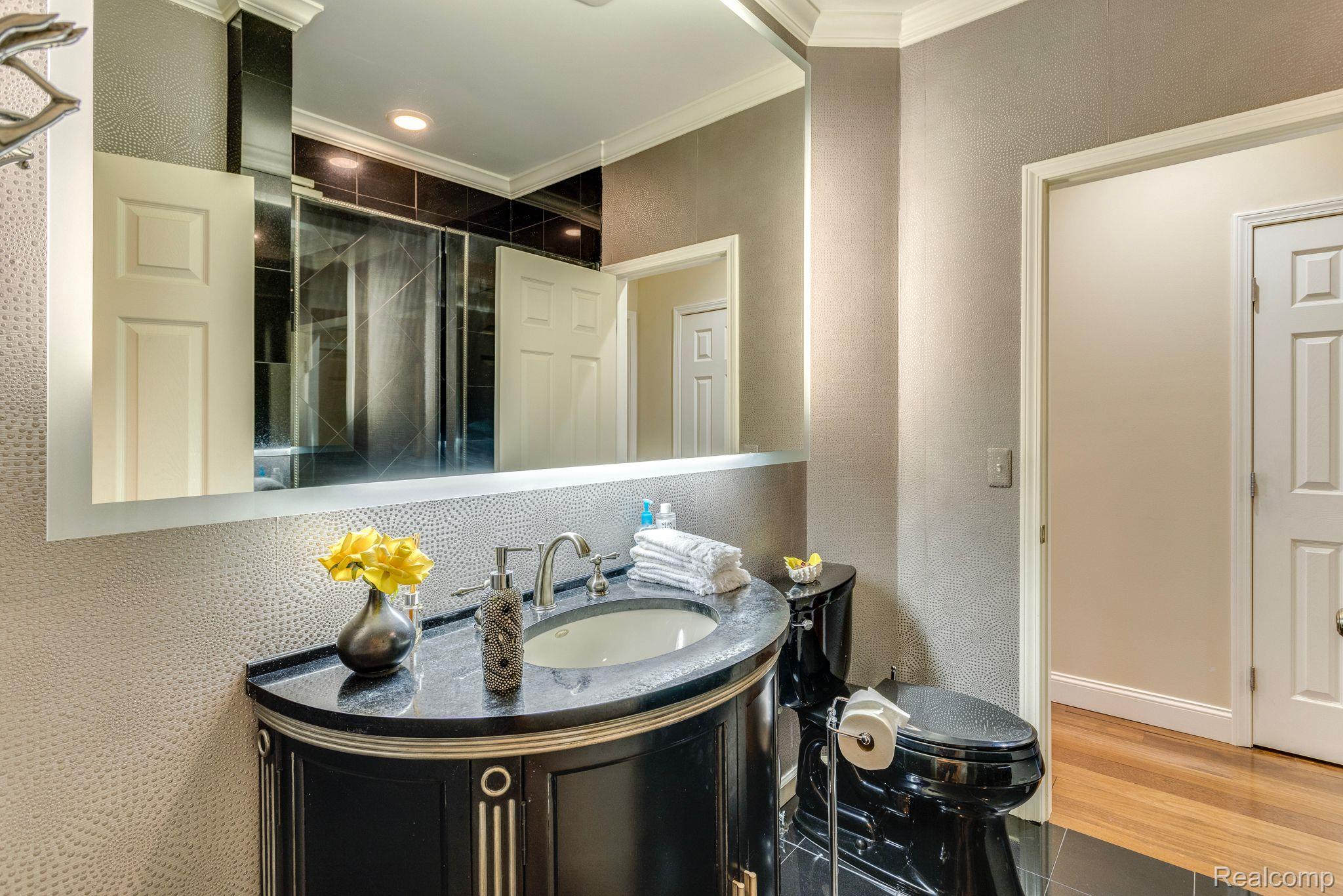 1500 EDISON SHORES Place 34