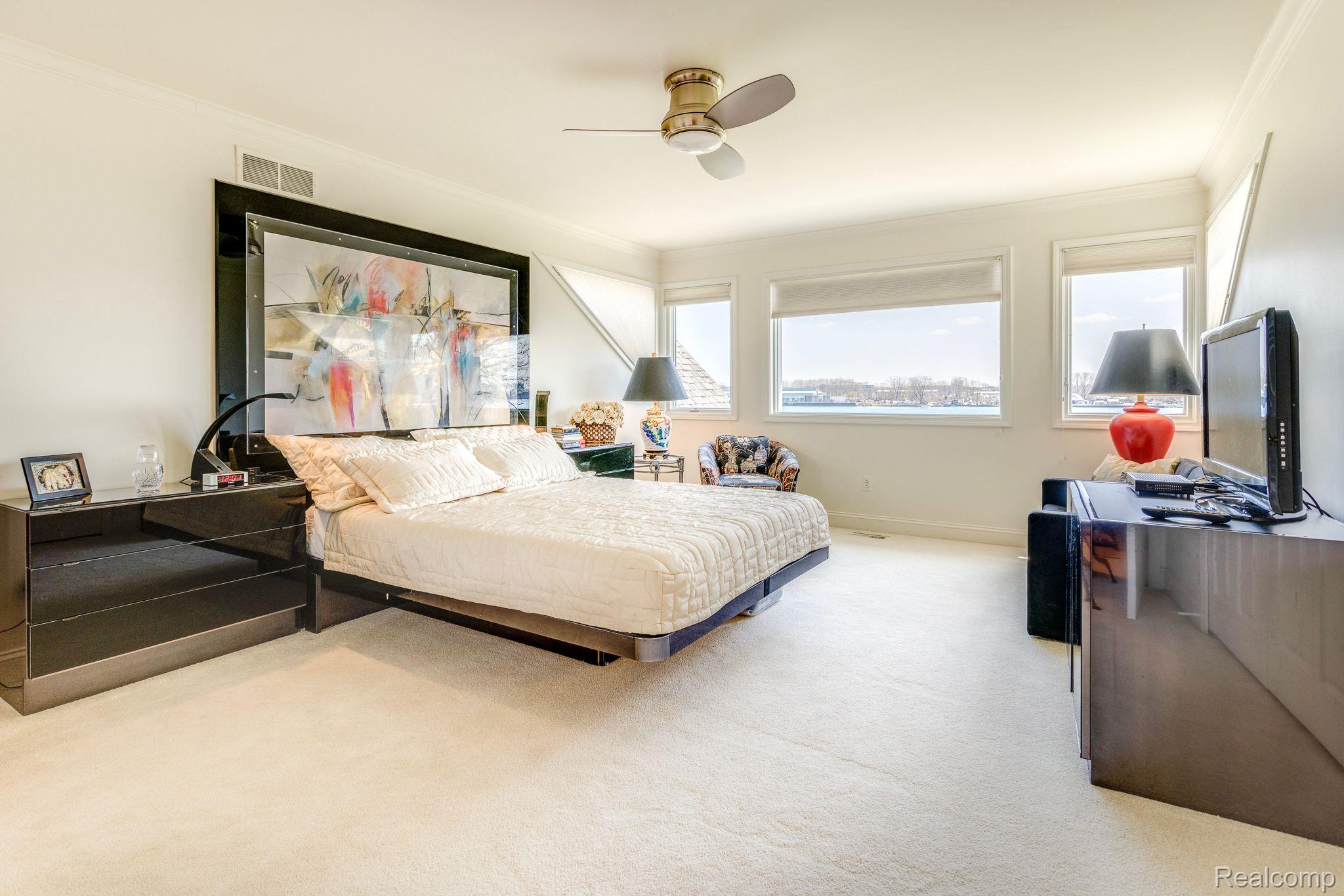 1500 EDISON SHORES Place 34