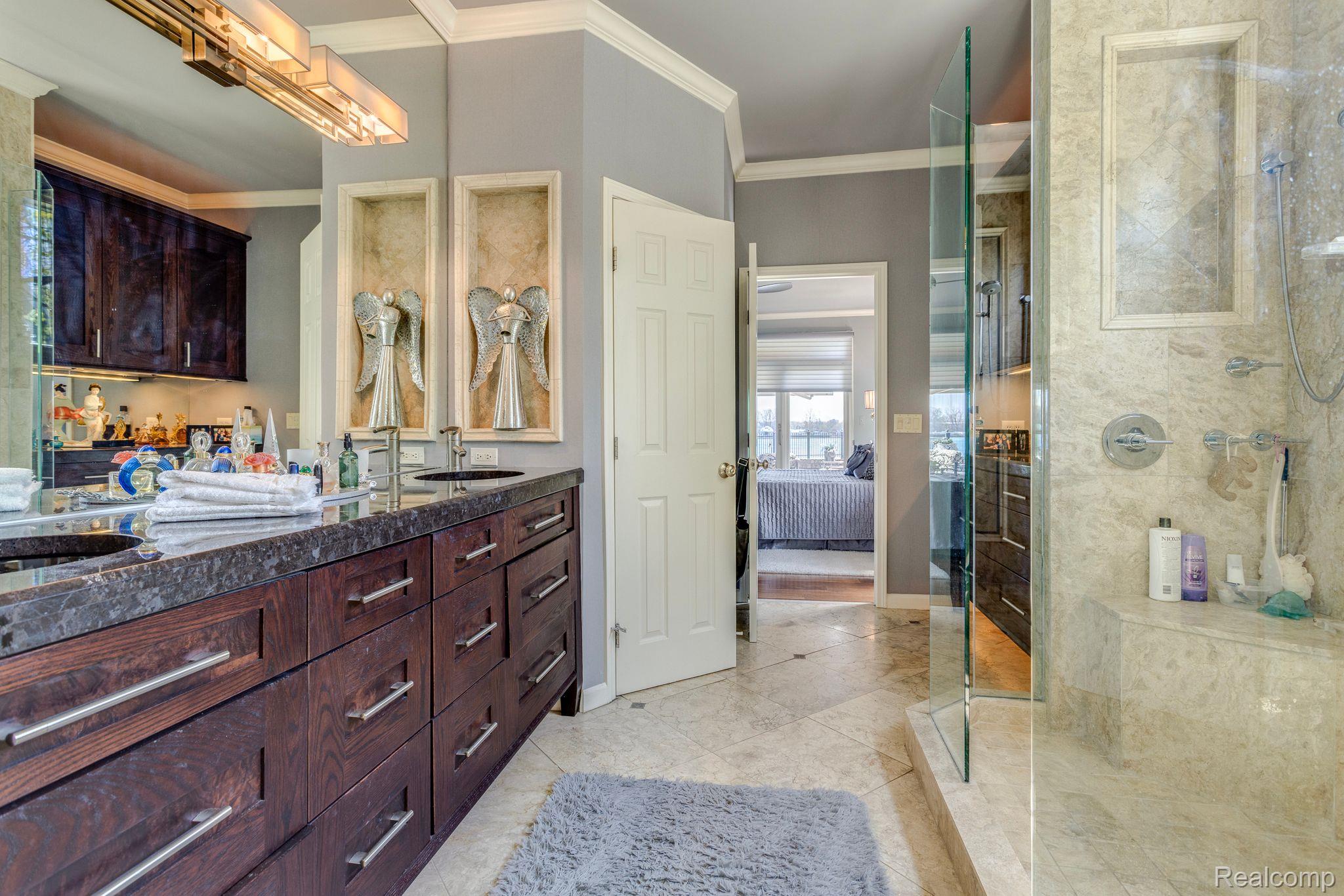 1500 EDISON SHORES Place 34