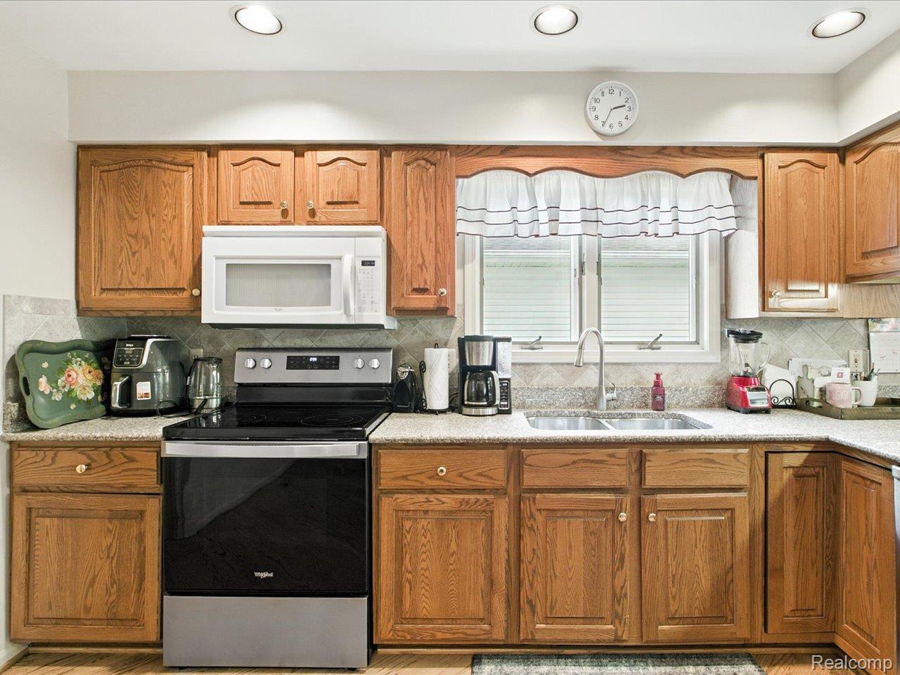 3917 Oak Hills Circle