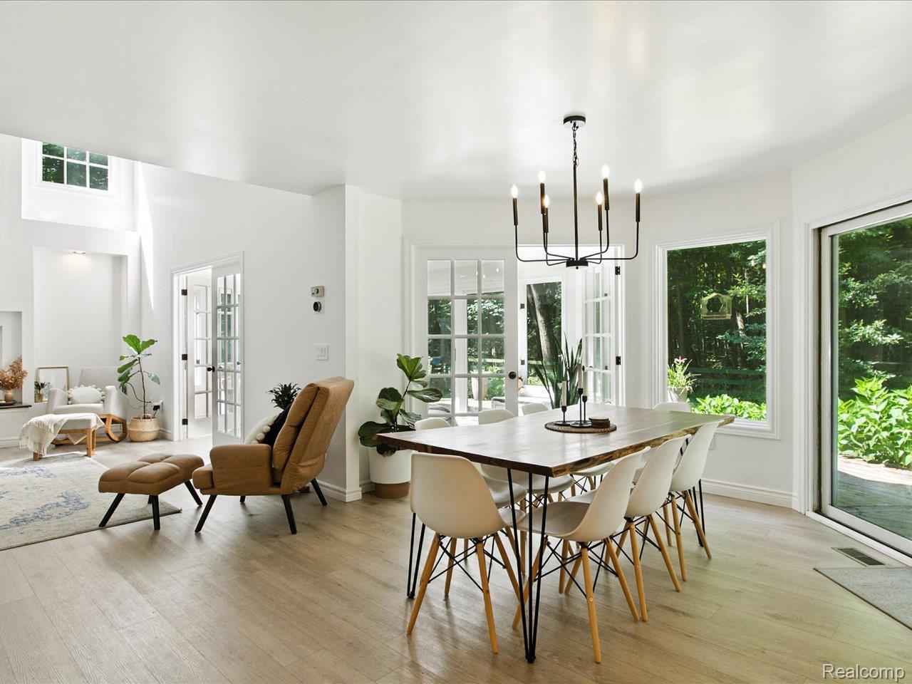 3699 W Surrey Lane