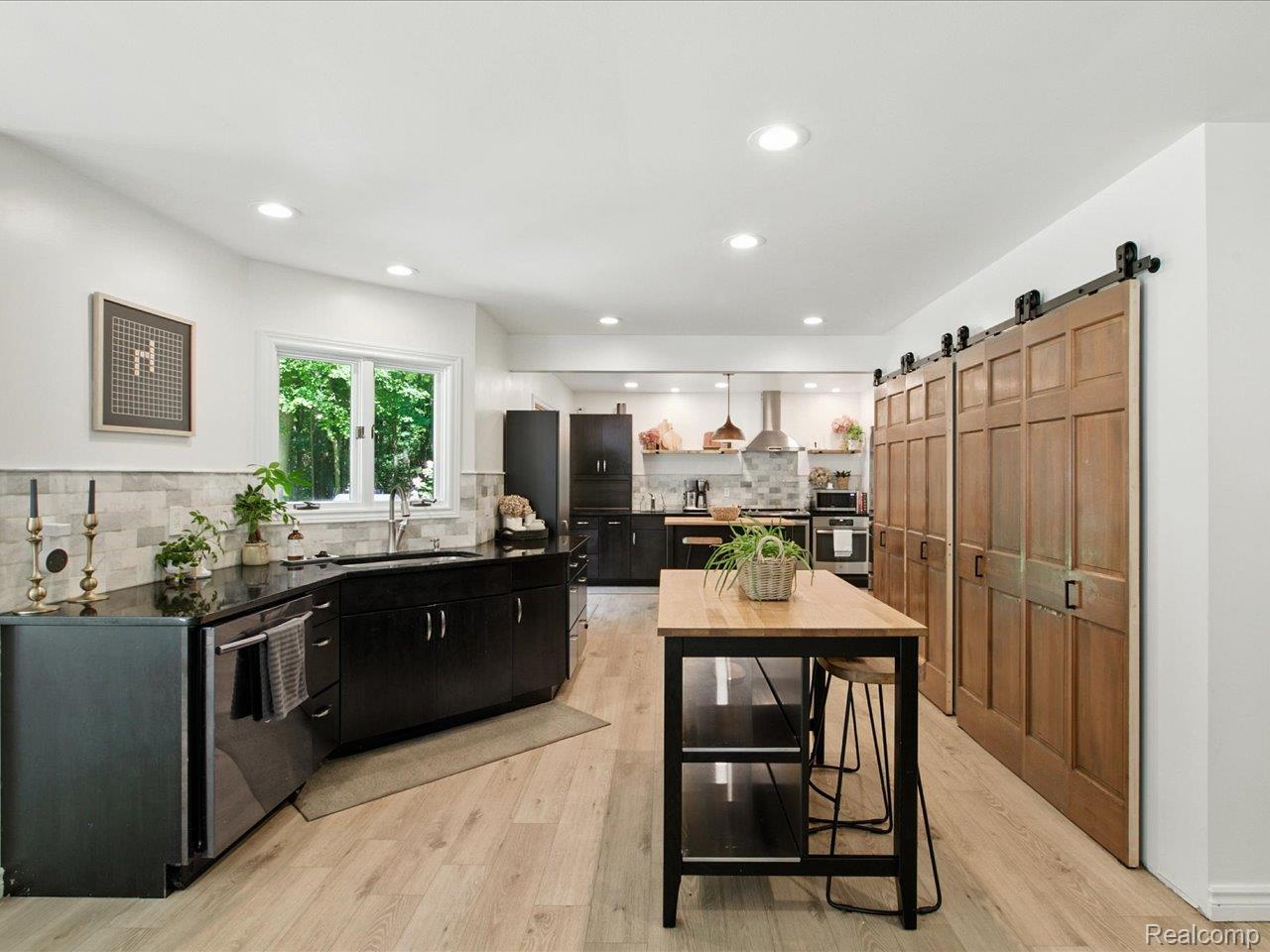 3699 W Surrey Lane
