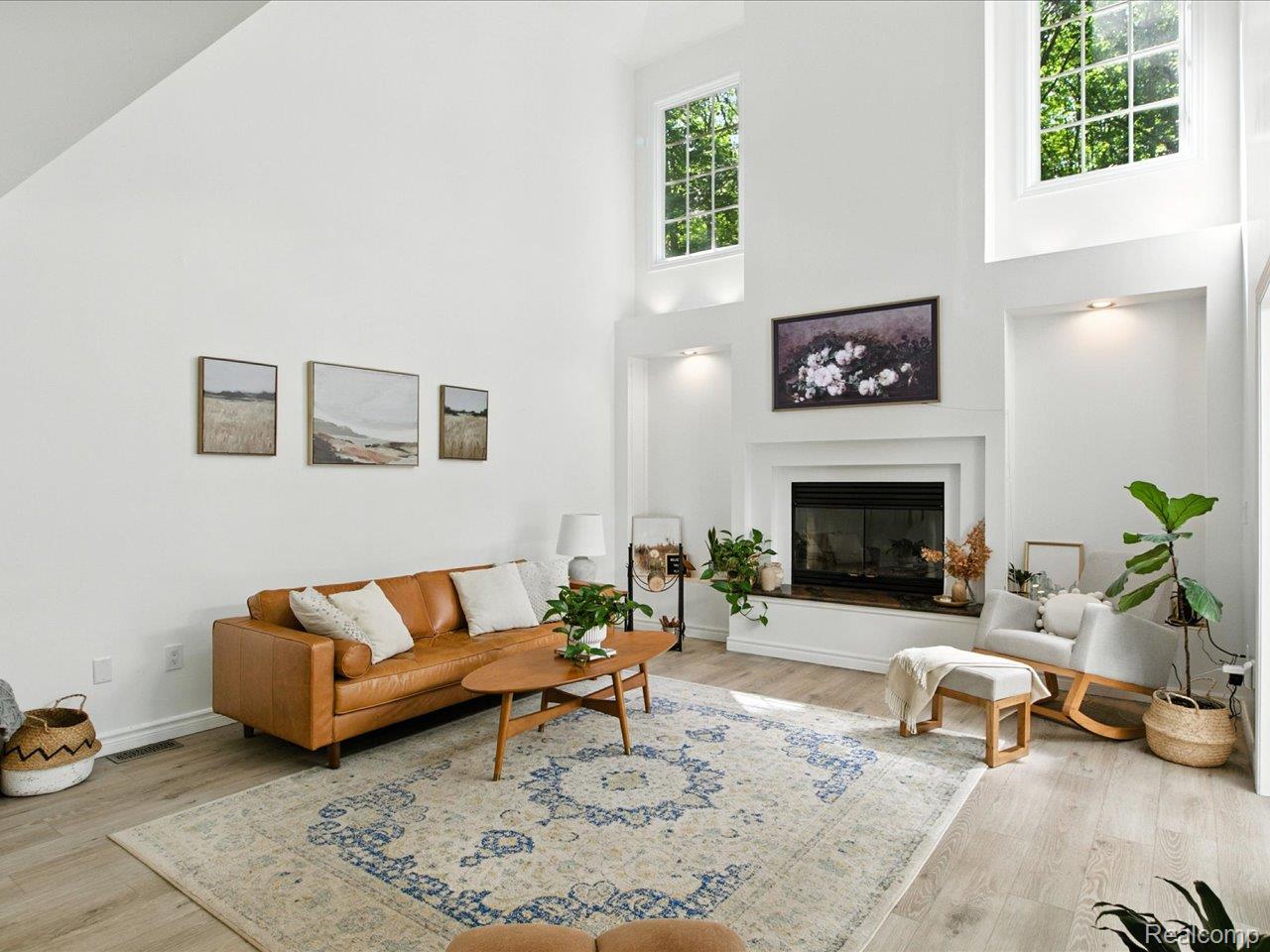 3699 W Surrey Lane