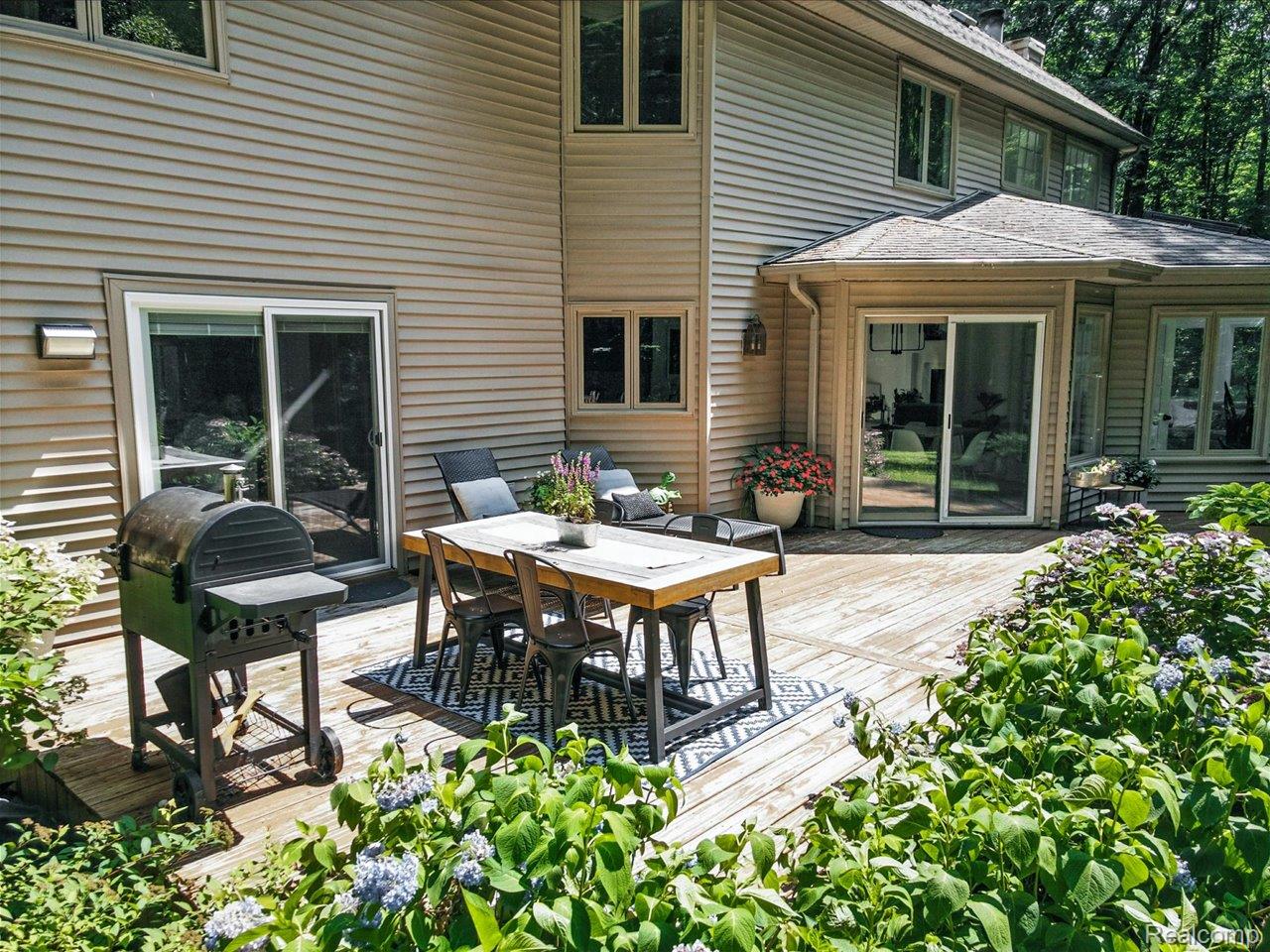 3699 W Surrey Lane