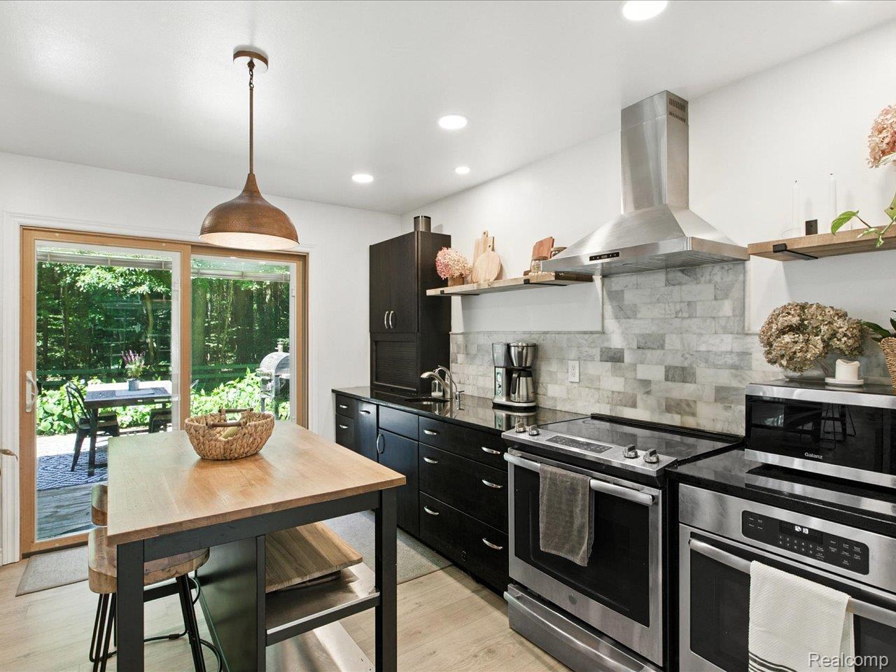 3699 W Surrey Lane