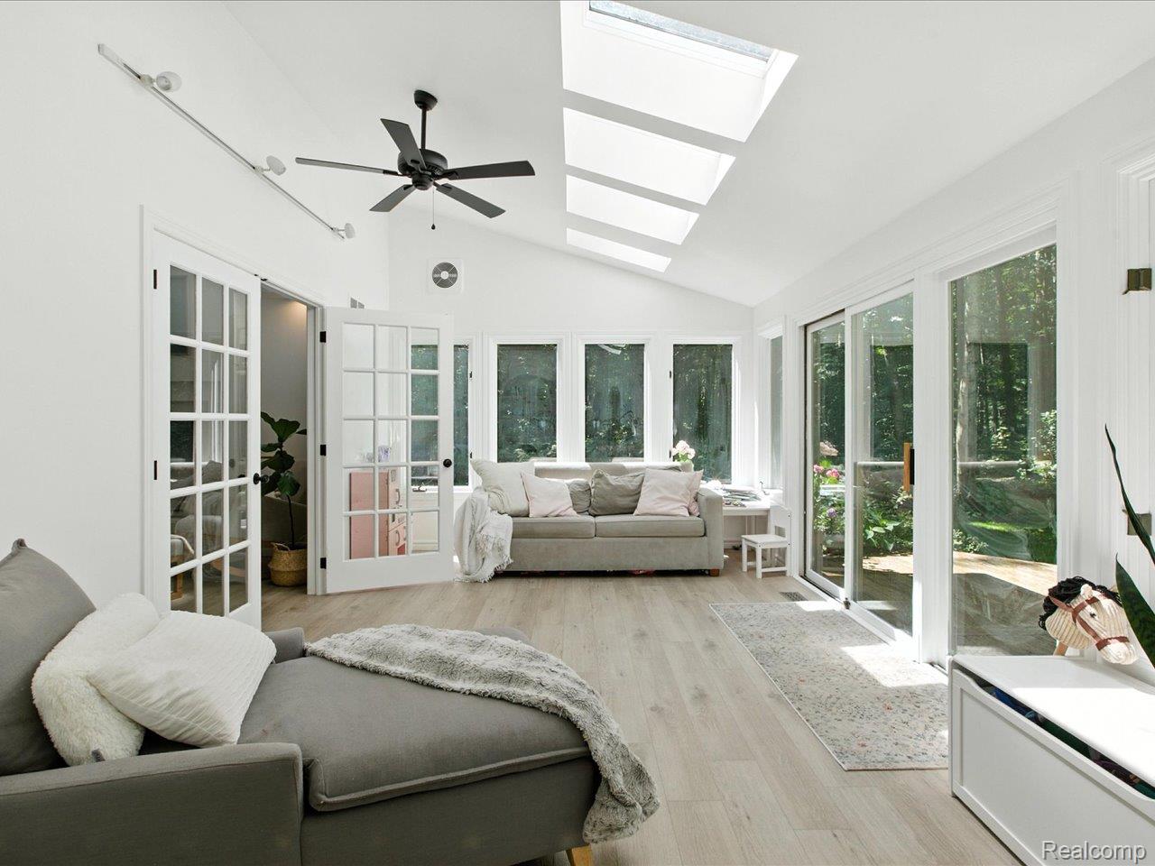 3699 W Surrey Lane