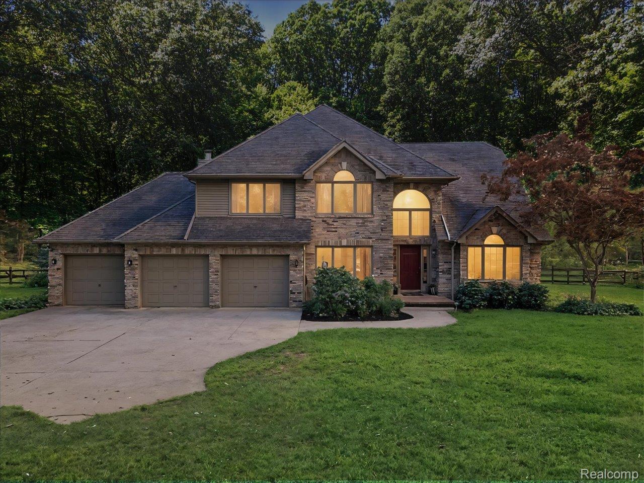 3699 W Surrey Lane