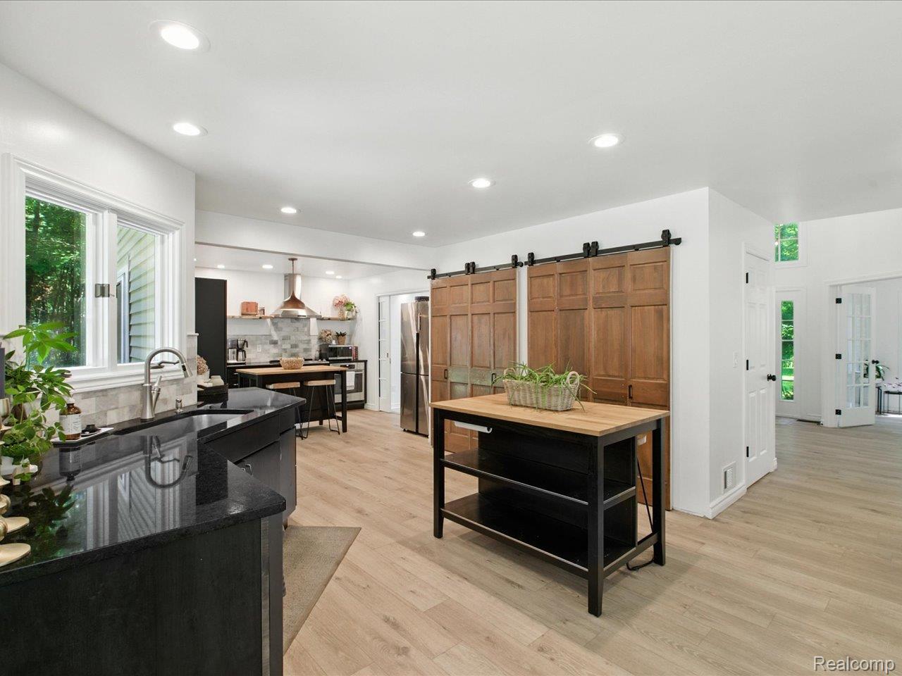 3699 W Surrey Lane