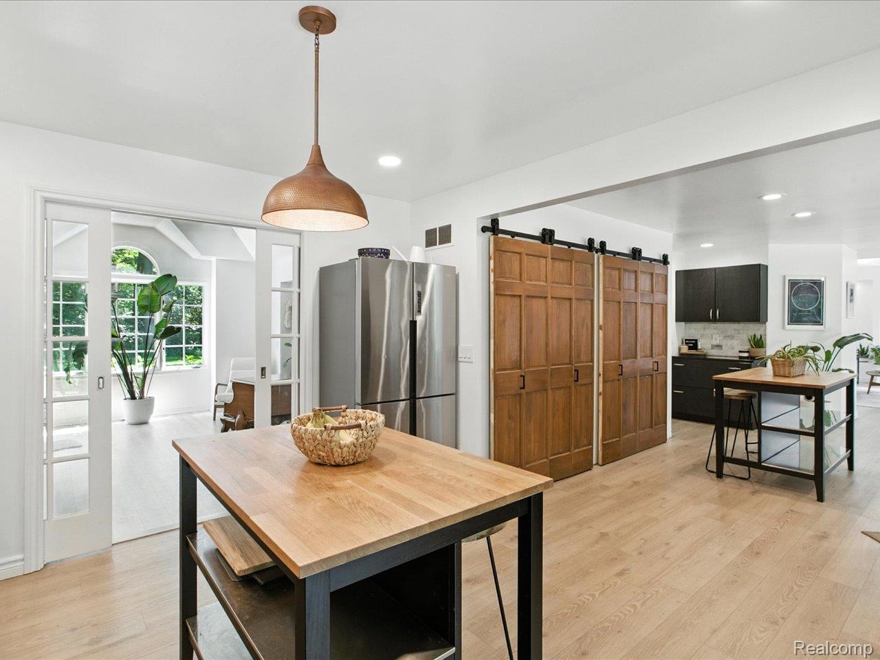 3699 W Surrey Lane