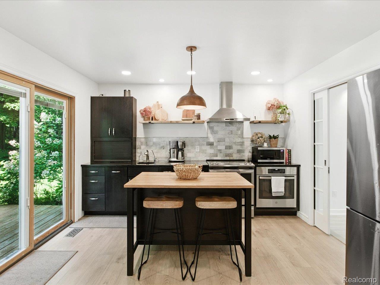 3699 W Surrey Lane