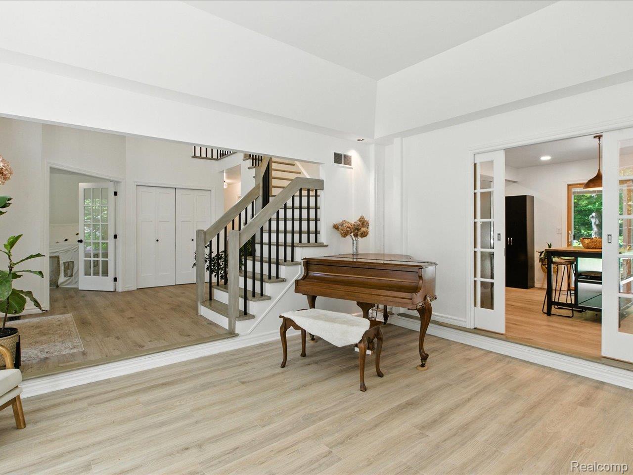 3699 W Surrey Lane