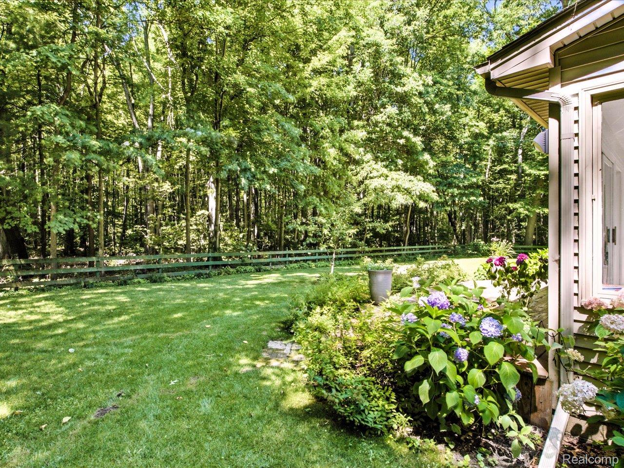 3699 W Surrey Lane