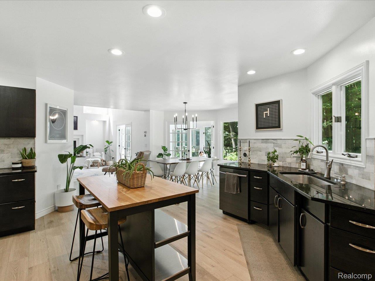 3699 W Surrey Lane