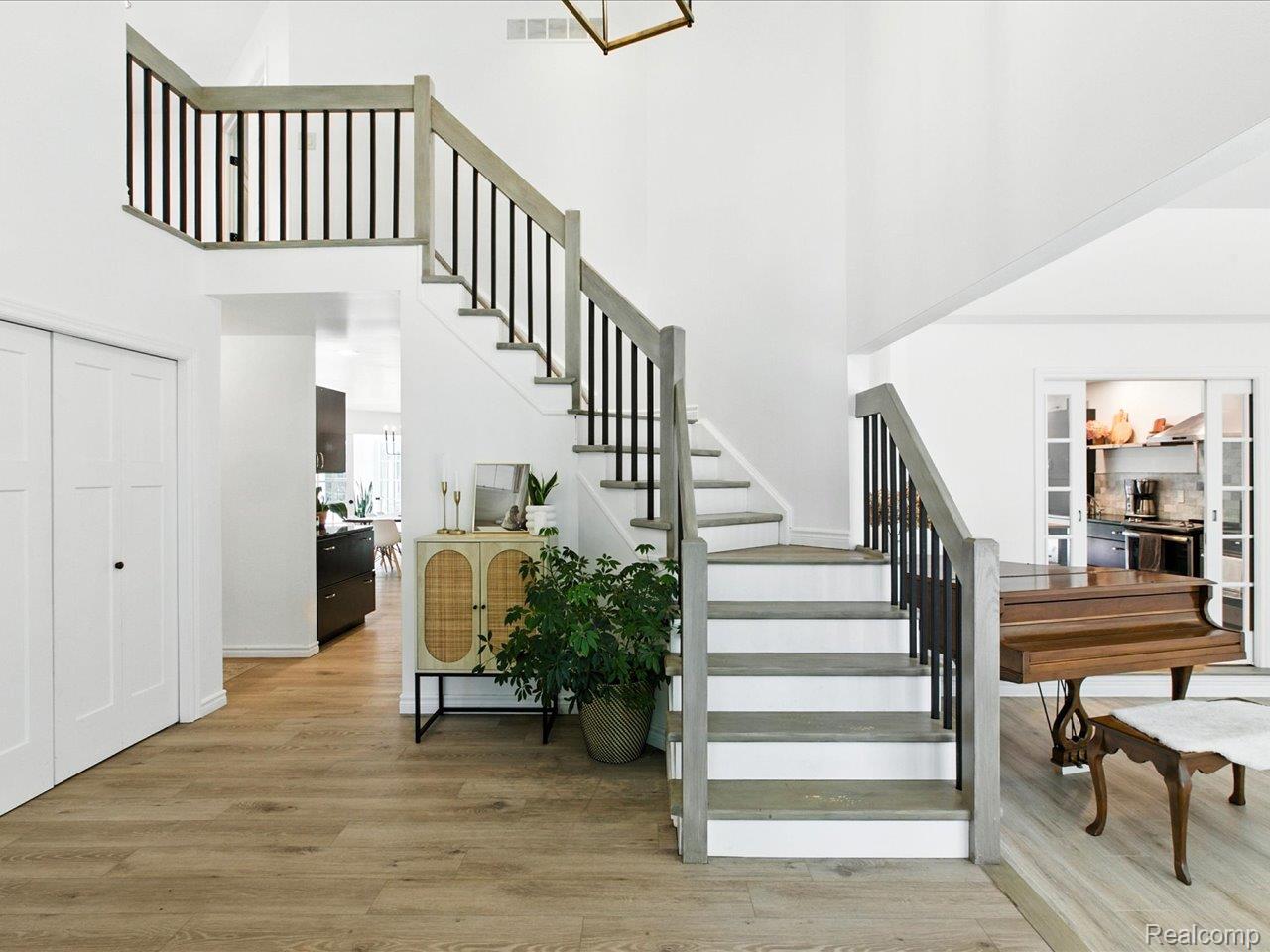 3699 W Surrey Lane