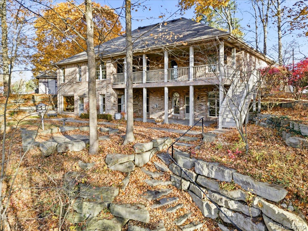 3993 N River Road