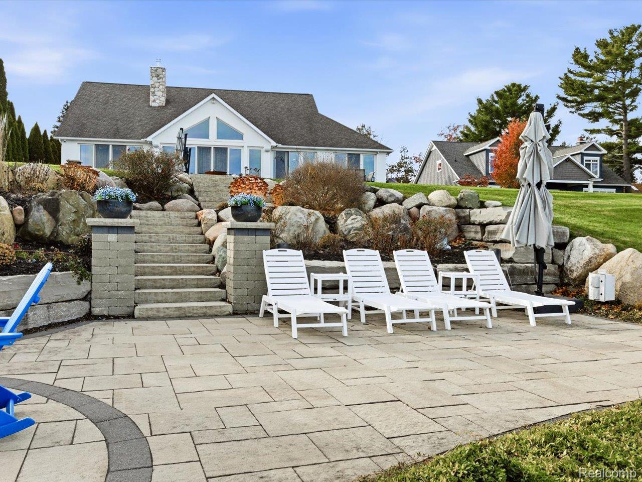 8442 Lakeshore Road